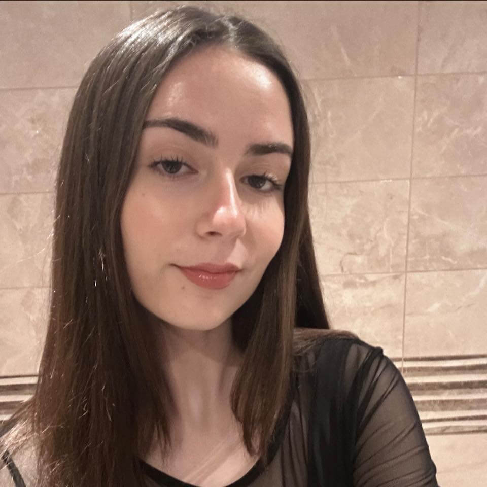 Доволен клиент след полза на лепенки за менструация